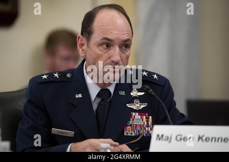 Le général de division Kevin Kennedy, directeur des opérations, United States Cyber Command, comparaît devant un comité sénatorial sur les services armés - sous-comité sur la cybersécurité pour examiner les récentes attaques de ransomware, dans le bureau du Sénat Russell à Washington, DC, USA, le mercredi 23 juin, 2021. Photo de Rod Lamkey/CNP/ABACAPRESS.COM Banque D'Images