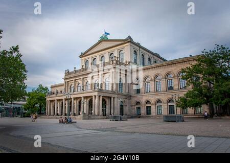 HANOVRE, ALLEMAGNE. 19 JUIN 2021. Opéra de Hanovre. C'est l'un des sites les plus importants de la ville. Banque D'Images