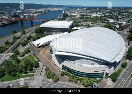 Une vue aérienne du Moda Centre, le mercredi 23 juin 2021, à Portland, L'arène accueille les Portland Trail Blazers. Banque D'Images
