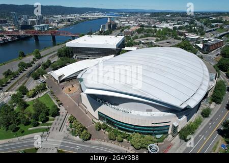 Une vue aérienne du Moda Centre, le mercredi 23 juin 2021, à Portland, L'arène accueille les Portland Trail Blazers. Banque D'Images
