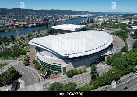 Une vue aérienne du Moda Centre, le mercredi 23 juin 2021, à Portland, L'arène accueille les Portland Trail Blazers. Banque D'Images