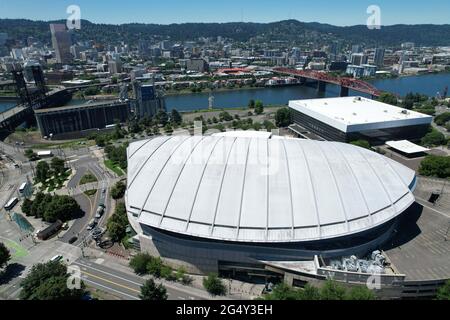 Une vue aérienne du Moda Centre, le mercredi 23 juin 2021, à Portland, L'arène accueille les Portland Trail Blazers. Banque D'Images