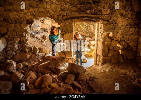 Balma de Comaposada Shelter, une ancienne grotte habitée près de Castelladral, à Navàs (Barcelone, Catalogne, Espagne) ESP: Abrigo de la Balma de Comaposada Banque D'Images