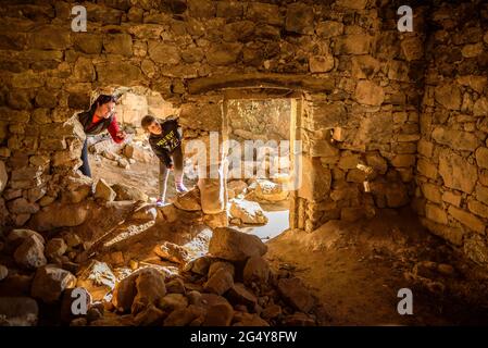 Balma de Comaposada Shelter, une ancienne grotte habitée près de Castelladral, à Navàs (Barcelone, Catalogne, Espagne) ESP: Abrigo de la Balma de Comaposada Banque D'Images