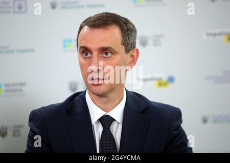 Non exclusif: KIEV, UKRAINE - 23 JUIN 2021 - le ministre de la Santé de l'Ukraine Viktor Liashko assiste à une réunion d'information tenue en marge de l'Ukraine 30 Banque D'Images