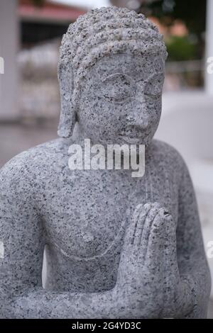 Une figurine en marbre de bouddhistes adorant novice Banque D'Images