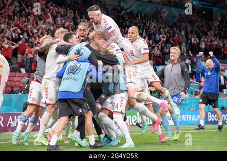 Jubilation DEN um goalschuetze Andreas CHRISTENSEN (DEN) après son but à 3: 1, avant goalwart Jonas LOESSL (lössl) (DEN), Martin BRAITHWAITE (DEN), Pierre-Emile HOEJBJERG (Höjbjerg) (DEN), équipe, équipe de Cheers, équipe Santé. Phase de groupe, groupe préliminaire B, jeu M27, Russie (RUS) - Danemark (DEN) 1: 4, le 21 juin 2021 à Copenhague/Danemark. Football EM 2020 du 06/11/2021 au 07/11/2021. Â Banque D'Images