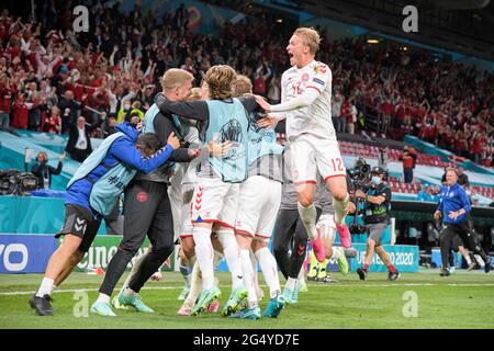 Jubilation DEN um goalschuetze Andreas CHRISTENSEN (DEN) après son but à 3: 1, r. Étape du groupe Kasper DOLBERG (DEN), groupe de ronde préliminaire B, jeu M27, Russie (RUS) - Danemark (DEN) 1: 4, le 21 juin 2021 à Copenhague/Danemark. Football EM 2020 du 06/11/2021 au 07/11/2021. Â Banque D'Images