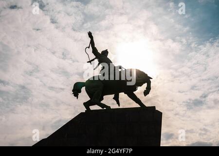 UFA, Russie - 15 juin 2021 : le mémorial de Salawat Yulayev à Ufa - la plus grande statue de cavalier d'Europe. Banque D'Images