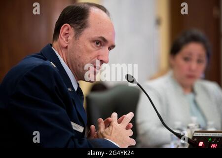 Washington, États-Unis d'Amérique. 23 juin 2021. Le général de division Kevin Kennedy, directeur des opérations, United States Cyber Command, comparaît devant une audience du Comité sénatorial sur les services armés - sous-comité sur la cybersécurité pour examiner les récentes attaques de ransomware, dans l'immeuble du Bureau du Sénat Russell à Washington, DC, le mercredi 23 juin 2021. Crédit: Rod Lamkey/CNP/Sipa USA crédit: SIPA USA/Alay Live News Banque D'Images