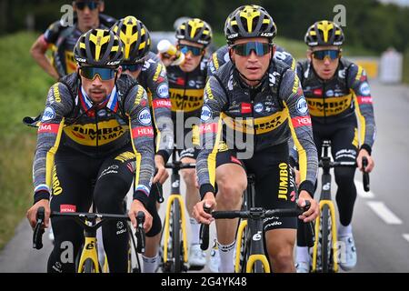 Slovène Primoz Rogall de l'équipe Jumbo-Visma et US Sepp Kuss de l'équipe Jumbo-Visma photographiés lors d'une séance de formation avant la 108e édition de l' Banque D'Images