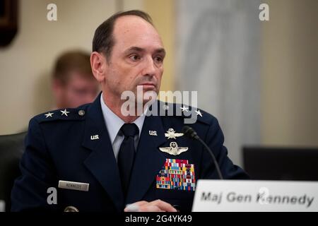 Washington, États-Unis d'Amérique. 23 juin 2021. Le général de division Kevin Kennedy, directeur des opérations, United States Cyber Command, comparaît devant une audience du Comité sénatorial sur les services armés - sous-comité sur la cybersécurité pour examiner les récentes attaques de ransomware, dans l'immeuble du Bureau du Sénat Russell à Washington, DC, le mercredi 23 juin 2021. Crédit: Rod Lamkey/CNP/Sipa USA crédit: SIPA USA/Alay Live News Banque D'Images