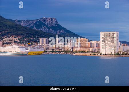 FRANCE, VAR (83) TOULON, LE PORT COMMERCIAL DE TOULON, EST LE PREMIER PORT FRANÇAIS POUR LA CORSE Banque D'Images