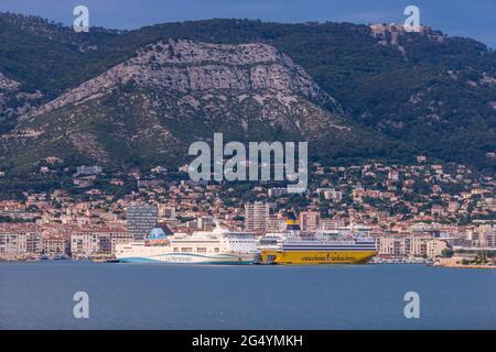 FRANCE, VAR (83) TOULON, LE PORT COMMERCIAL DE TOULON, EST LE PREMIER PORT FRANÇAIS POUR LA CORSE Banque D'Images
