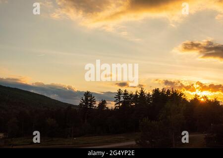 La météo et les nuages sont également spectaculaires avec le coucher du soleil... Banque D'Images