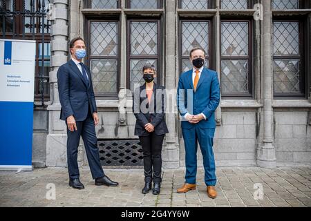 Le Premier ministre des pays-Bas, Mark Rutte, le gouverneur de la province d'Anvers, Cathy Berx, et le maire d'Anvers, Bart de Wever, ont photographié à l'ouverture d'un nouveau de Banque D'Images