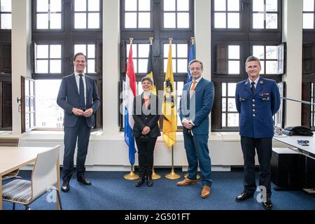 Premier ministre des pays-Bas, Mark Rutte, le gouverneur de la province d'Anvers, Cathy Berx, le maire d'Anvers, Bart de Wever, et Karl Heeren pictu de la police d'Anvers Banque D'Images
