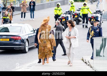 La reine Maxima lors d'une visite au musée du film de l'œil à Amsterdam, pays-Bas, le 24 juin 2021 à l'occasion de son 75e anniversaire. Au cours de la visite, elle recevra une présentation sur les diverses activités du musée: De l'éducation et de la programmation à la nouvelle plate-forme de diffusion Eye film Player. Photo de Bruno Press/ABACAPRESS.COM Banque D'Images