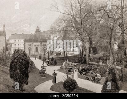 Vue de la fin du XIXe siècle sur les jardins de Bog à Harrogate, connu sous le nom de « spa anglais » à l'époque géorgienne, après la découverte de ses eaux au XVIe siècle, dans le North Yorkshire, en Angleterre. L'eau du spa contenant du fer, du soufre et du sel commun était un traitement de santé populaire, et l'afflux de visiteurs riches mais malades a contribué de manière significative à la richesse de la ville. Banque D'Images