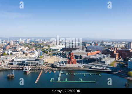 Vue aérienne de Mermaid Quay, baie de Cardiff, à Cardiff, pays de Galles, Royaume-Uni. Banque D'Images