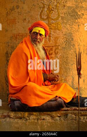 Varanasi, Banaras, Uttar Pradesh, Inde, Ghats (banques) sur le fleuve Ganges, ville sainte hindoue sur le Gange Ganga. Uttar Pradesh, Inde Banque D'Images