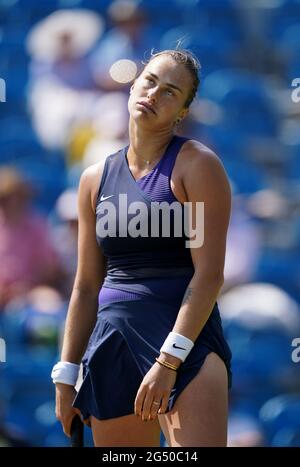 Aryna Sabalenka, de Biélorussie, réagit lors de son match contre Camila Giorgi, en Italie, le sixième jour de l'internationale Viking au parc Devonshire, Eastbourne. Date de la photo: Jeudi 24 juin 2021. Banque D'Images