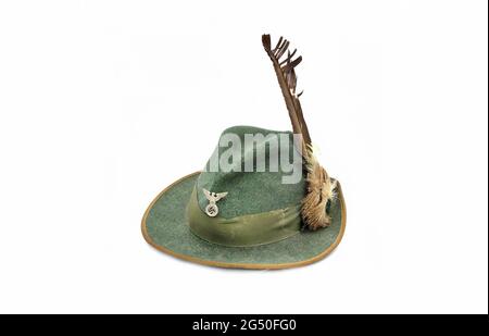 Chapeau de sport alpin allemand vintage de Deutscher Alpenverein avec brosse en soie de sanglier et troisième insigne de Reich. Allemagne nazie. 1938-1945 Banque D'Images