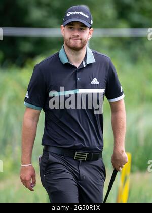 Moosinning, Allemagne. 24 juin 2021. Golf: Circuit européen - International Open, singles, Men, 1er tour. Max Schmitt d'Allemagne en action. Credit: Sven Hoppe/dpa/Alay Live News Banque D'Images