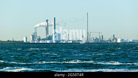 Raffinerie de pétrole à Rotterdam, pays-Bas Banque D'Images