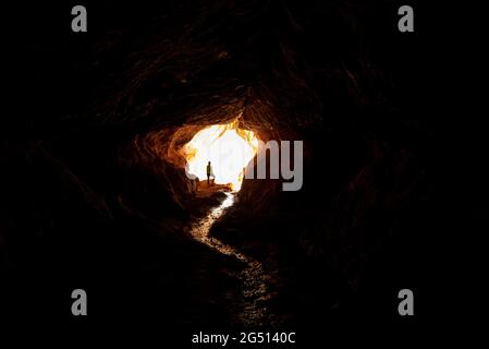 Intérieur de la grotte de Simanya, dans le parc naturel de Sant Llorenç del Munt i l'Obac (Vallès Occidental, Barcelone, Catalogne, Espagne) Banque D'Images