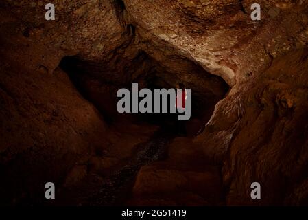 Intérieur de la grotte de Simanya, dans le parc naturel de Sant Llorenç del Munt i l'Obac (Vallès Occidental, Barcelone, Catalogne, Espagne) Banque D'Images