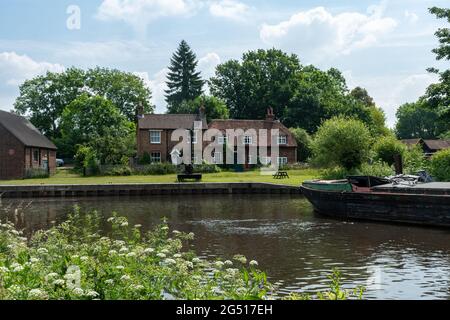 Dapdune Wharf on the Wey navigation à Guildford, Surrey, Angleterre, Royaume-Uni Banque D'Images