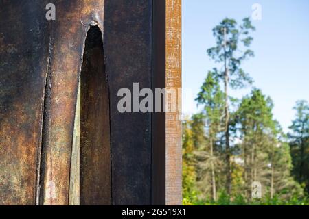 Ljubljana, Slovénie - 16 août 2018 : détail d'une œuvre d'art devant le château de Tivoli, dans le parc forestier de Tivoli Banque D'Images