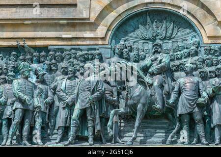 Détails du Niederwald Memorialof 1883 à Rüdesheim, célèbre village viticole dans le paysage du Rheingau sur le Rhin, Hesse, Allemagne, Europe Banque D'Images