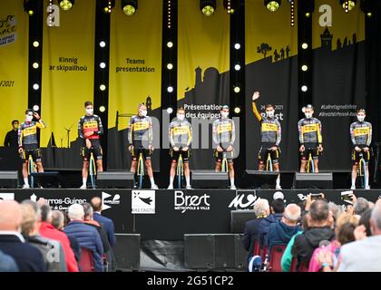 Brest, France. 24 juin 2021. JUMBO - PRÉSENTATION DE VISMA lors de la présentation de l'équipe Tour de France 2021, Credit:Pete Goding/Alamy Live News Banque D'Images