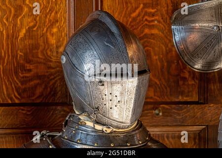 WARWICK, ROYAUME-UNI - 22 2021 MAI : exposition d'une armure de chevaliers au château de Warwick Banque D'Images