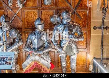 WARWICK, ROYAUME-UNI - 22 2021 MAI : exposition d'une armure de chevaliers au château de Warwick Banque D'Images