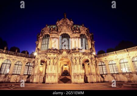 Le Zwinger la nuit, Dresde, Saxe, Allemagne Banque D'Images