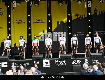 Brest, France. 24 juin 2021. BAHREÏN VICTORIEUX présenté lors de la présentation de l'équipe Tour de France 2021, Credit:Pete Goding/Alamy Live News Banque D'Images