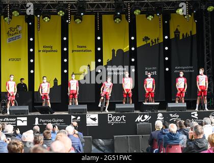 Brest, France. 24 juin 2021. COFIDIS est présenté lors de la présentation de l'équipe Tour de France 2021, Credit:Pete Goding/Alamy Live News Banque D'Images
