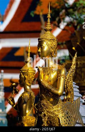 Statue d'or de Kinnara, Wat Phra Kaew, Bangkok, Thaïlande Banque D'Images