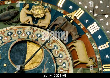 Gros plan de l'horloge astronomique à l'intérieur de l'église Saint-Marys, Gdansk, Voïvodeship de Poméranie, Pologne Banque D'Images
