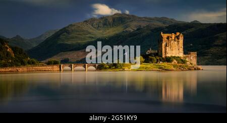 Les ruines du château sur l'île, Eilean Donan, Écosse, Royaume-Uni Banque D'Images