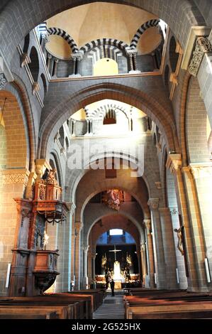 FRANCE. HAUTE-LOIRE (43). RÉGION AUVERGNE. LE PUY-EN-VELAY EST LE DÉBUT DE LA VIA PODIENSIS, UNE SUR LE TRECK ALLANT À SAINT-JACQUES DE COMPOSTEL Banque D'Images