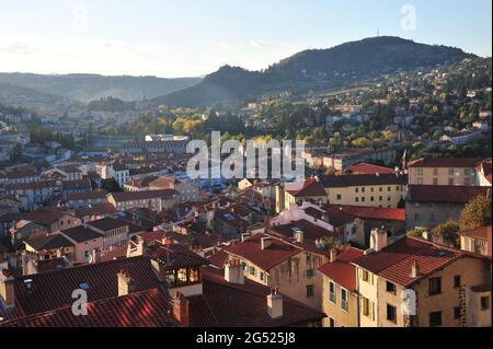 FRANCE. HAUTE-LOIRE (43). RÉGION AUVERGNE. LE PUY-EN-VELAY EST LE DÉBUT DE LA VIA PODIENSIS, UNE SUR LE TRECK ALLANT À SAINT-JACQUES DE COMPOSTEL Banque D'Images