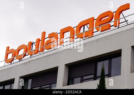 Bordeaux , Aquitaine France - 02 05 2021 : enseigne Boulanger logo et texte marque boutique chaîne française de vente d'appareils électroniques Banque D'Images