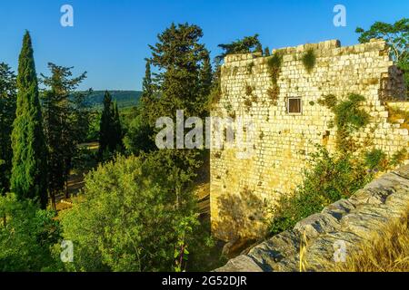 Vue sur le Crusader et plus tard la forteresse ottomane de Yehiam, aujourd'hui un parc national dans la Galilée occidentale, dans le nord d'Israël Banque D'Images