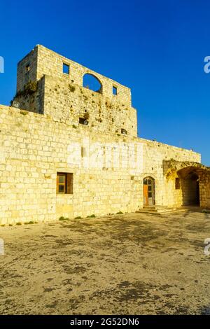 Vue sur le Crusader et plus tard la forteresse ottomane de Yehiam, aujourd'hui un parc national dans la Galilée occidentale, dans le nord d'Israël Banque D'Images