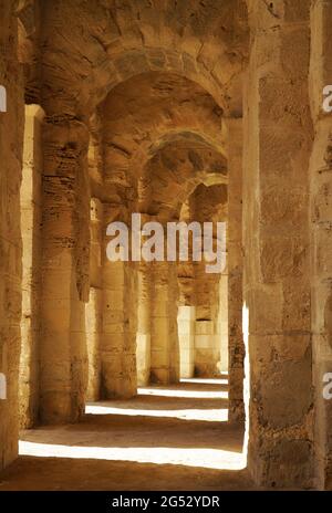 Arcades, construction intérieure de l'amphithéâtre El Jem, Tunisie Banque D'Images