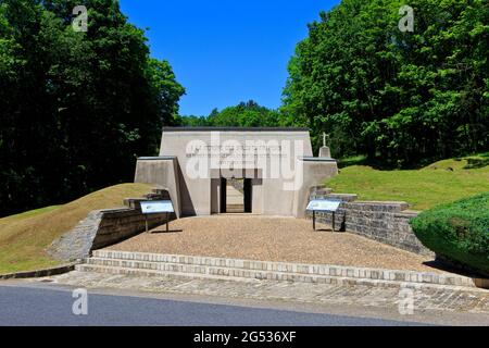 Entrée principale de la tranchée de la première Guerre mondiale des baïonnettes à Douaumont (Meuse), France Banque D'Images